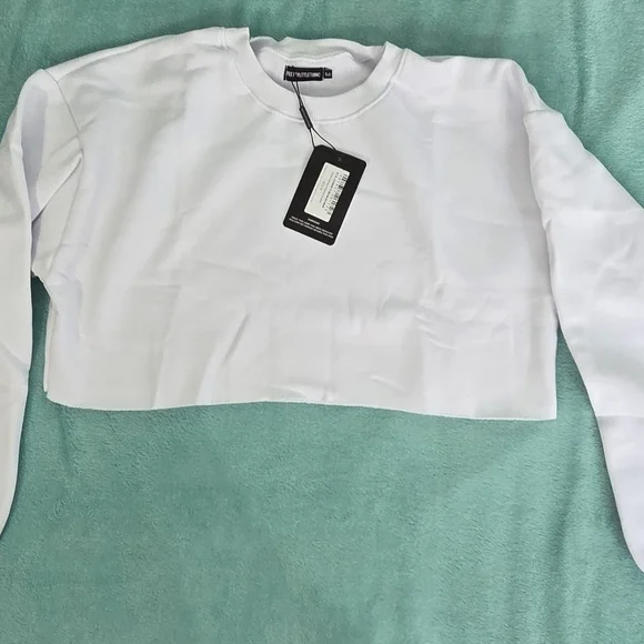 PRETTYLITTLETHING Classic/Basic White Sweater Cut-Top🧿 - Picture 3 of 11